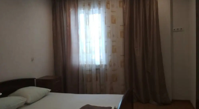 Holiday on Zarechnaya - Hostel, Забронировать Хостел Отели Красноярска с парковкой, Парковка