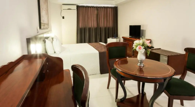 Двухместный номер Standard Crystal Plaza Hotel