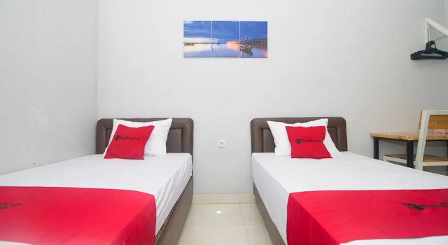 Semilir Hotel & Resto by Reddoorz Rooms, Book Hotel Pamekasan East Java