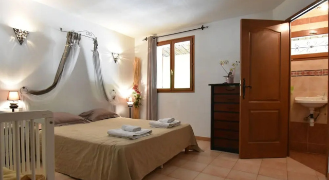 Beautiful, Modernly Decorated Provençal House Only 30 Kilometres From Cannes, Забронировать Вилла Отели Холмов Файанс с парковкой, Парковка