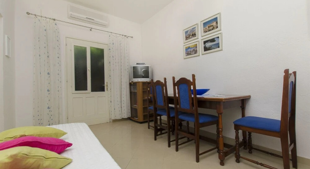 Apartments And Rooms Vojmir, Брондау Пәтер Split Region қаласындағы төсек алаңы бар қонақ үйлер, Тоқтау алаңы