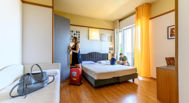 Трёхместный номер Hotel St Gregory Park