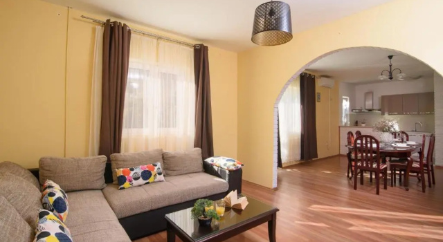 Apartmen Karmen 2, Забронировать Апартаменты/квартира Арбания 