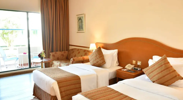 Номер Standard с красивым видом из окна Golden Tulip Nizwa Hotel