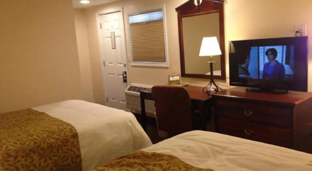 Четырёхместный номер Standard Watkins Motel