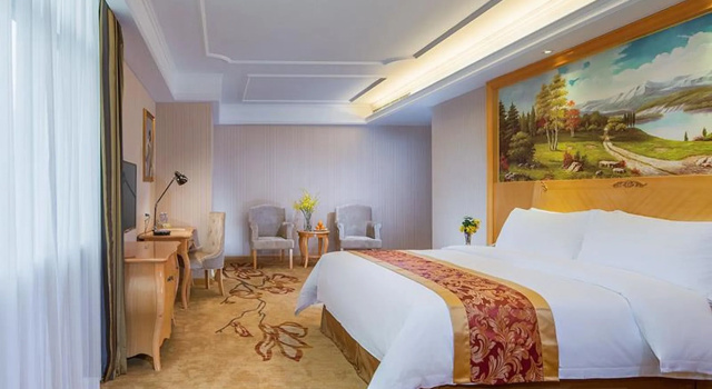 Vienna Hotel Shenzhen Longgang Dayun Center Branch, Забронировать Отель Отели Лунган с парковкой, Парковка