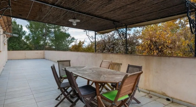Spacious Villa in Tavernes with Private Pool, Забронировать Вилла Коттеджи Cadarache, Коттедж