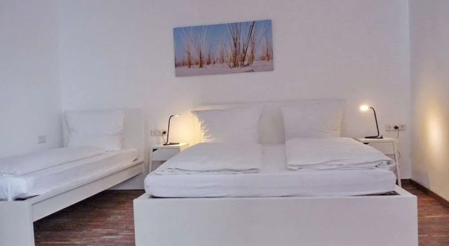 Apartmenthaus an der Greetsieler Str. 6, Varaa Huoneisto Greetsiel hotellit, joissa on pysäköinti, Pysäköinti