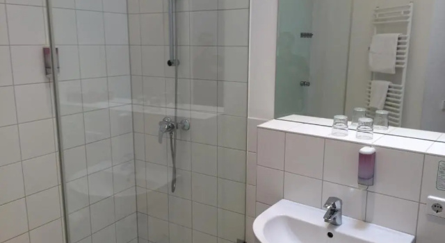 Standart çift kişilik oda Ambert Berlin (for women only)