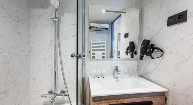 Номер Comfort Hôtel Le Levanna by Les Etincelles