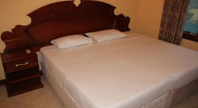 Thamole Lodge