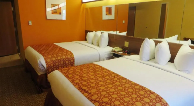 Четырёхместный номер Deluxe Microtel by Wyndham South Bend Notre Dame University