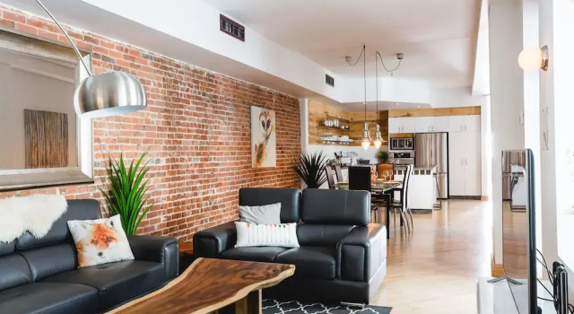 MTLVacationRentals - The City Chalet