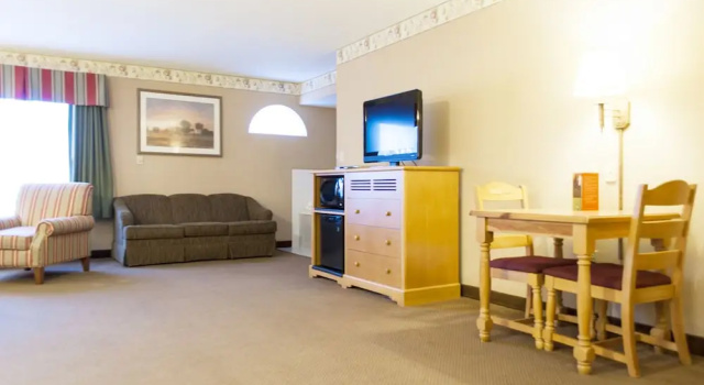 Двухместный люкс Country Inn & Suites by Radisson, Cedar Falls, IA