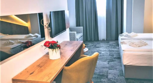 Orange Hotel, Забронировать Отель Отели Сараевского кантона с парковкой, Парковка