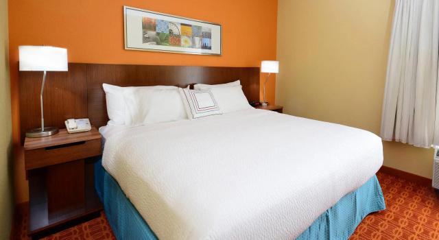 Двухместный люкс с 2 комнатами Fairfield Inn and Suites by Marriott Winston Salem/Hanes