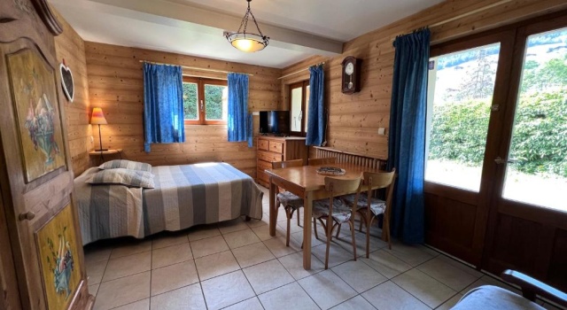 Petit Lutin 1 - Studio dans chalet sur les pistes, Забронировать Шале Отели Лыжного курорта на озере Анси с парковкой, Парковка