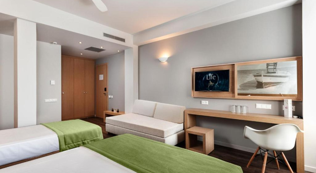 Четырёхместный номер Kriti Hotel