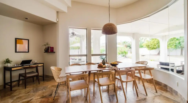 Вилла Sleeps 19, 7bdr Estate! Sports Court, Putting Green, Pool Farrier by Avantstay