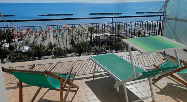 B&B Attico Mare, Забронировать Отель Отели Сан-Бенедетто-дель-Тронто 3 звезды, рядом с Стадион «Ривьера-делле-Пальме», 3*