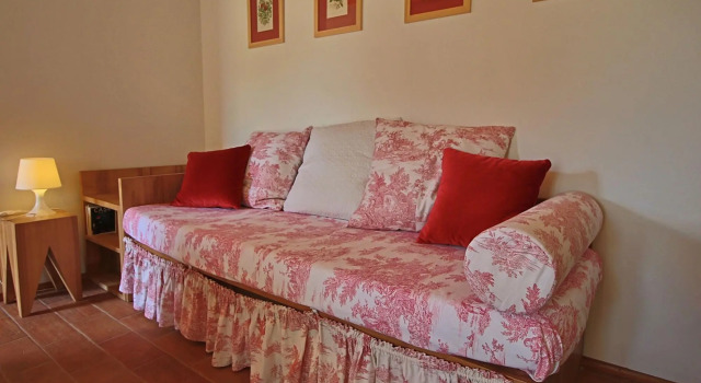 Cottage in Montelabbate with Pool & Forest, Book Feriehus Urbino Marche