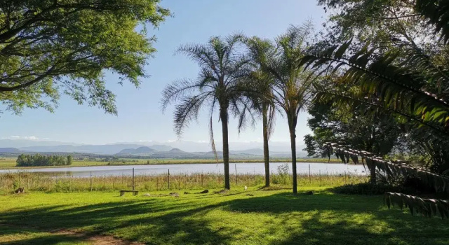 Drakensberg Bush Lodge and Backpackers, Забронировать Отель Отели Уинтертон 3 звезды, 3*