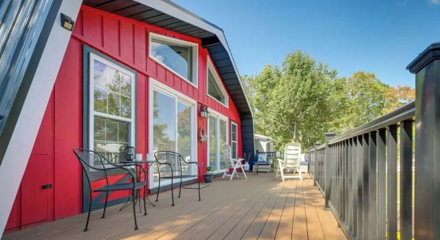 Oak Island Vacation Rental w/ Decks, Walk to Beach