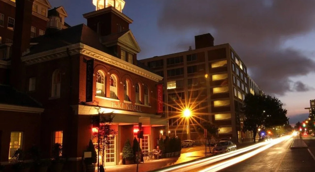 The Kendall Hotel at the Engine 7 Firehouse, Забронировать Отель Kendall Square Кембридж