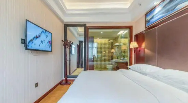 Vienna Classic Hotel (Changde Railway Station), Забронировать Отель Чандэ Хунань, 3* 4*