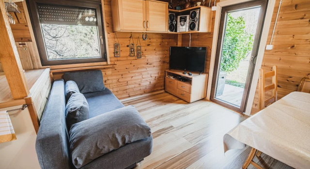 Wooden Cabin Žurej With Hot Tub, Rezervați Casă de vacanță Vile în Posavje, Vilă