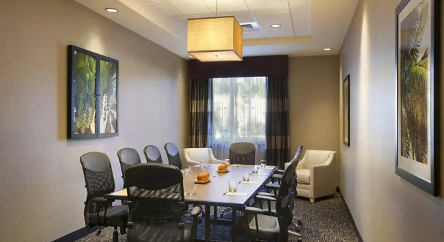 Люкс с красивым видом из окна Holiday Inn Express Miami Airport-Blue Lagoon Area by IHG