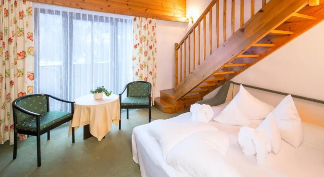 Полулюкс Hotel Neue Burg