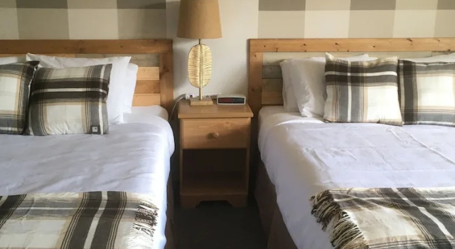 Четырёхместный номер Standard Цокольный этаж Christina Lake Motel and RV Park
