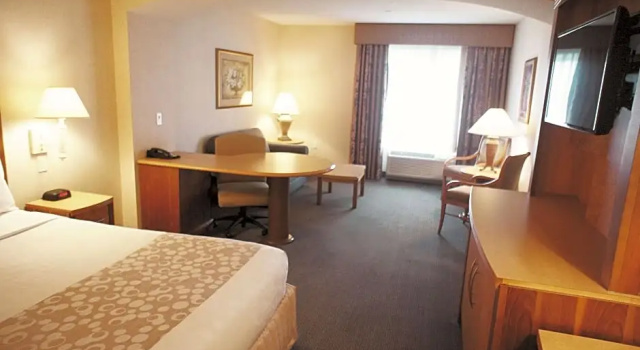 Люкс Deluxe La Quinta by Wyndham Islip - MacArthur Airport
