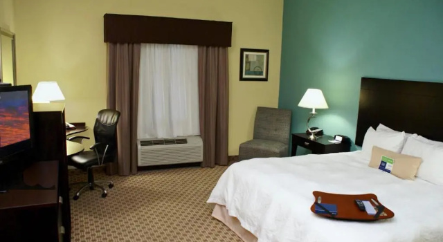 Standart oda Hampton Inn Orange
