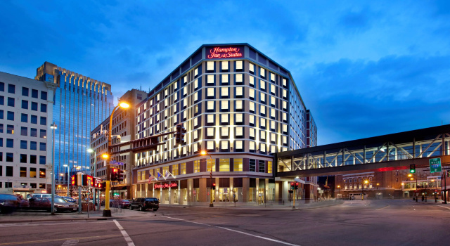 Hampton Inn & Suites Minneapolis / Downtown