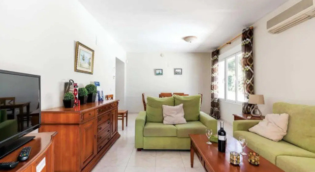 3383 Villa Encina