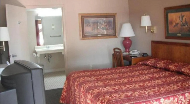 Двухместный номер Standard Days Inn by Wyndham Clanton AL