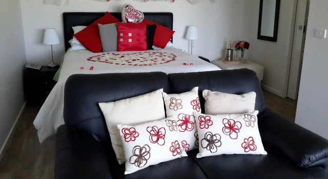 Bass Coast Country Cottages, Book Hotel Bass 
