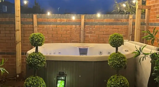 The Cheshire Gathering - Hot Tub 8 Bedroom