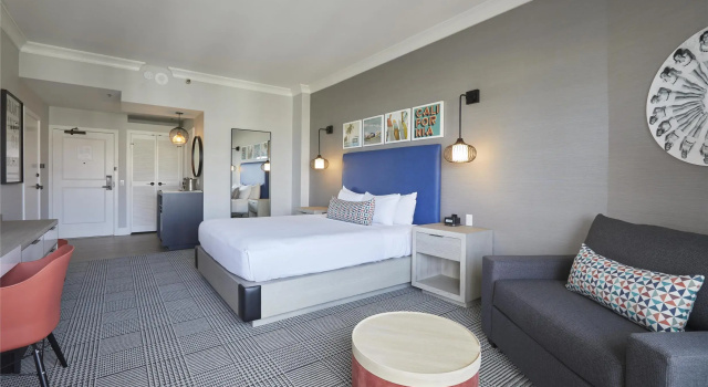 Двухместный номер Standard с частичным видом на океан The Waterfront Beach Resort, A Hilton Hotel