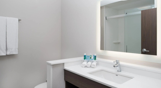 Номер Standard Holiday Inn Express & Suite Kingdom City