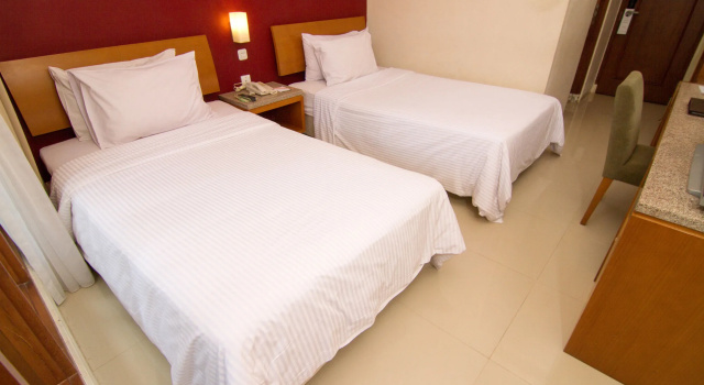 D Wangsa Hotel Solo, Rezervovat Hotel Solo Central Java, blízko Solo Paragon