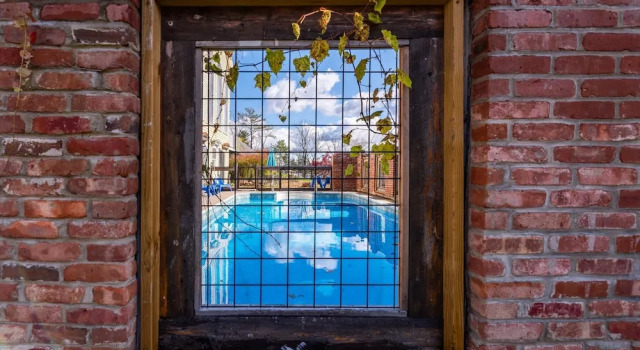 Shakespeare on the Hudson by Avantstay Two Home Buyout on the Hudson River! 22 Bedrooms!, Đặt Nhà nghỉ dưỡng Tivoli Mỹ