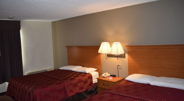 Четырёхместный номер Economy MHO Hotel Bordentown