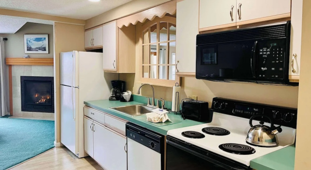 Четырёхместный номер Standard с видом на горы Nordic Village Condominium Resort
