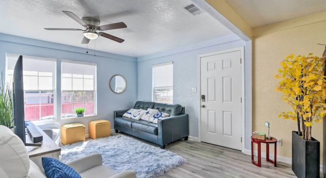 Galveston Retreat w/ Backyard & Patio!, Boek Vakantiehuis Hotels in Houston met zwembad, Zwembad