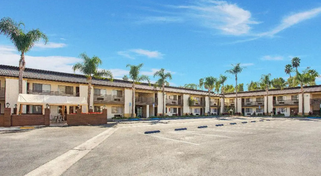 Stanford Inn & Suites Anaheim, Забронировать Отель Анахайм 