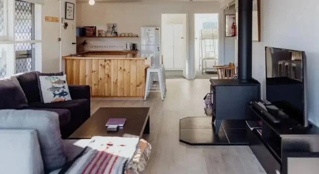 Cedar House, Забронировать Отель Бичено Тасмания, рядом с Дыхало Бичено