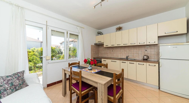 Nice Apartment in Trogir With Wifi and 2 Bedrooms, Забронировать Апартаменты/квартира Отели Ciovo Island с парковкой, Парковка